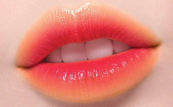 嘴巴大适合什么颜色的口红？嘴巴大怎么涂口红好看？(1)