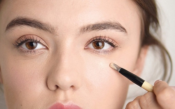 遮瑕膏和bb霜哪个先用？遮瑕膏和bb霜的顺序是怎样？(1)