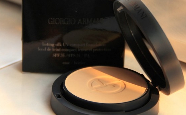 阿玛尼的粉饼好用吗？阿玛尼的粉饼怎么样？(1)