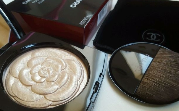 香奈儿新山茶花高光多少钱？香奈儿新山茶花高光专柜价格(1)