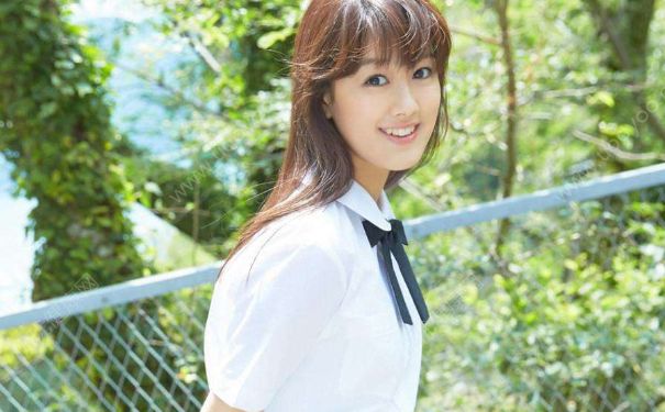 15岁月经期胸痛怎么回事？青春期少女乳房轻微疼痛是怎么回事？(1)