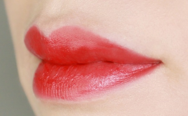 不掉色的口红有害处吗？口红怎么涂不掉色？(1)