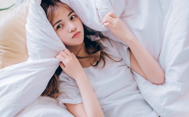 鼻子总爱出油是怎么回事？油性皮肤在秋天怎么样护理？(1)