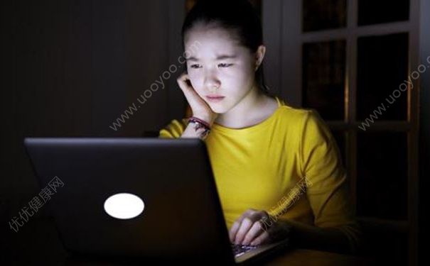 大妈围观跳楼一夜未眠，通宵熬夜有什么坏处？(1)