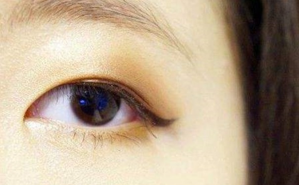 女生如何消除泡泡眼？女生怎么消除肿眼泡？(1)