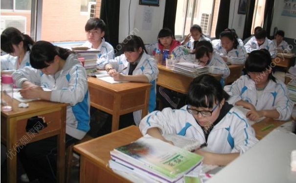 女生被当众点名检查传染病，得