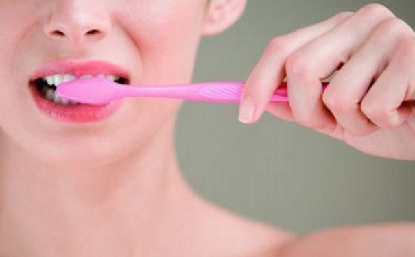 孕妇为什么会牙龈出血？牙龈出血该怎么办？(1)