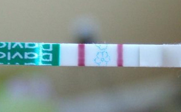 验孕试纸两条线一定是怀孕吗？验孕试纸两条杠会不会有错？(1)