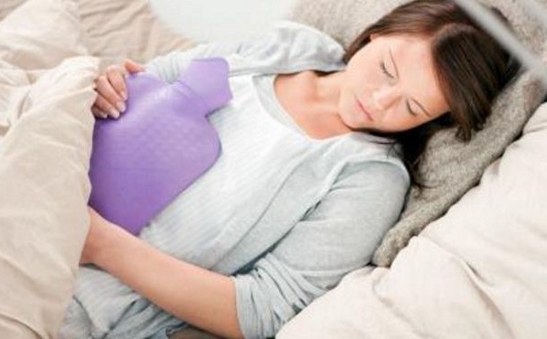 女性痛经该怎么缓解？女性缓解痛经吃什么好？(1)
