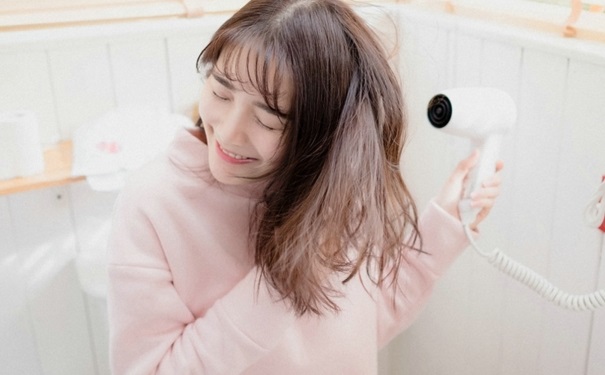 换季时脸上容易长痘怎么办？脸上容易长痘如何护理最好？(1)