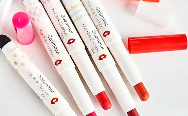 得鲜气垫口红怎么用？得鲜气垫口红怎么涂？(1)