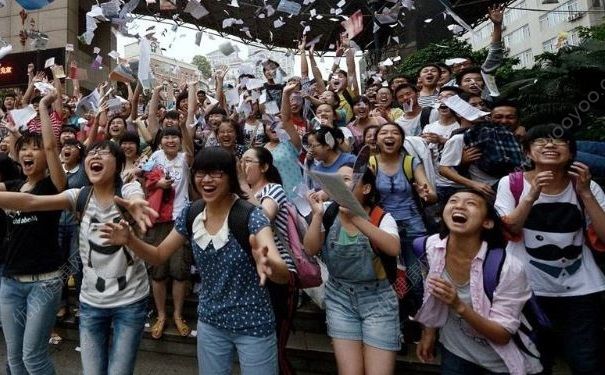 高考为避生理期服避孕药，吃避孕药能推迟月经吗？(1)