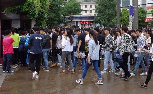 高考为避生理期服避孕药，吃避孕药能推迟月经吗？(2)