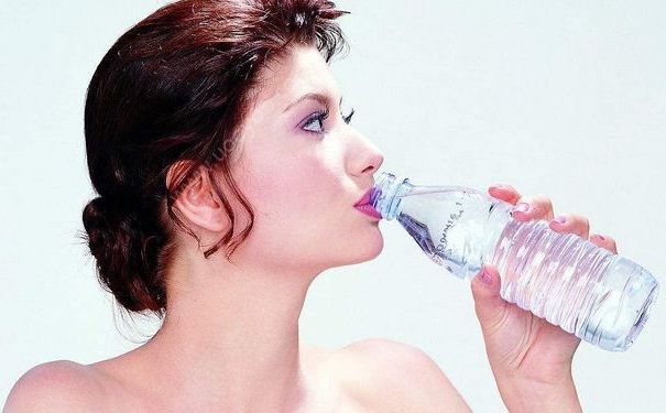 怎样补水才能美容？如何喝水才能美容？(1)