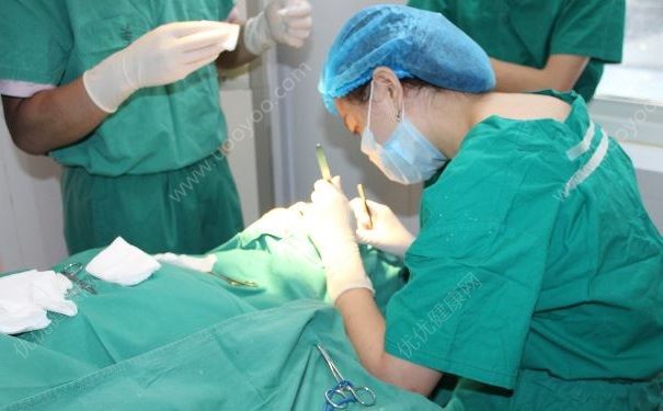 男子下体被扳手套住17小时，男性的这些自慰方法好危险(4)