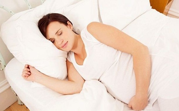 孕妇睡眠不好该如何调理？孕妇睡觉前的注意事项有哪些？(1)