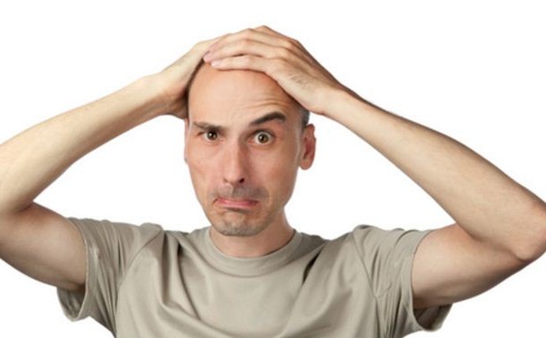 男性秃顶有哪些健康危机？男性远离秃顶的方法有哪些？(1)