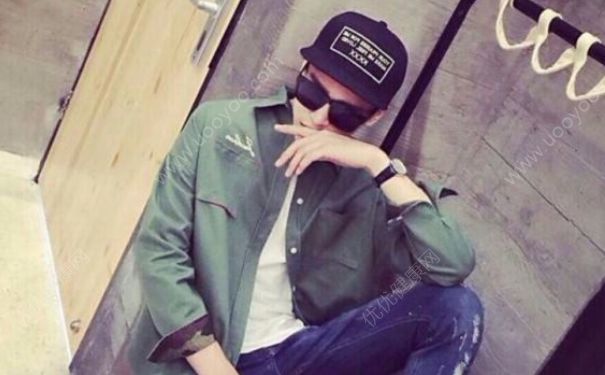 阴囊中间那条线叫什么？阴囊到睾丸之间的那条线是什么？(1)