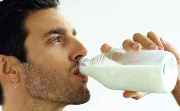 哪些食物吃了会损害生殖器？男人喝全脂牛奶会减少精子活力？(1)