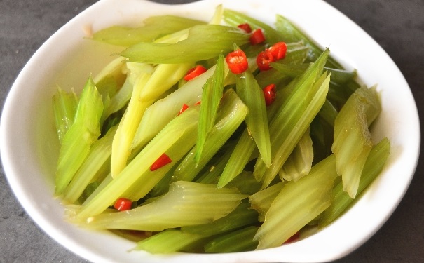 凉拌芹菜怎么做？凉拌芹菜的做法有哪些？(1)