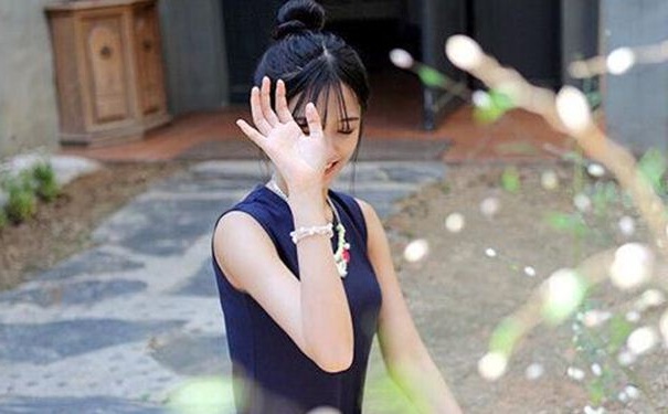 女孩出现闭经的原因有哪些？女孩为什么会闭经？(1)