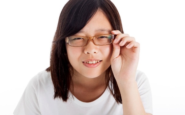 青少年近视眼吃什么好？青少年近视吃什么食物好？(1)