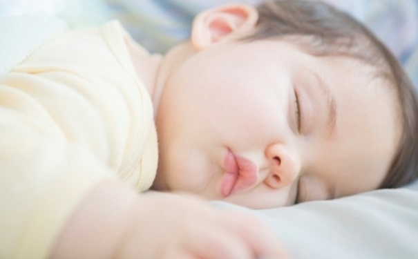 如何辨别宝宝是否睡眠不足？宝宝睡眠不足怎么办？(1)