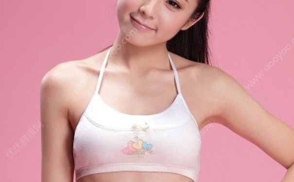 16岁女孩的胸很大正常吗？16岁女生的胸部多大正常？(1)