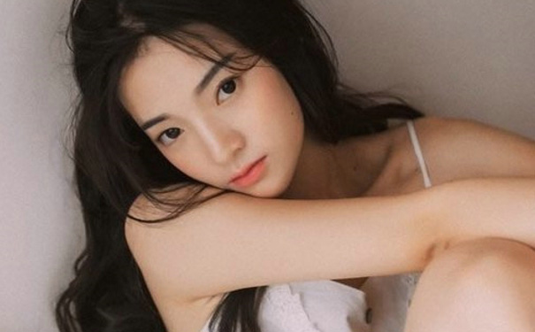 高一的女生胸部大吗？高一女孩的乳房有多大？(1)