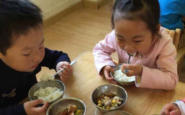 幼儿辅食添加注意事项有哪些？怎样合理地给幼儿添加辅食(1)