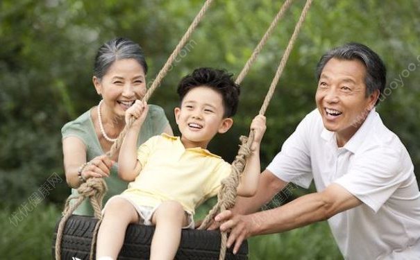 孙子入园前老人教育：打要还手，哭要大声！儿童怎么教育最好？(1)