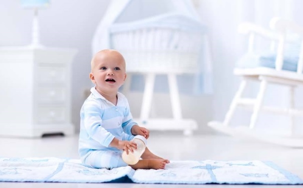 宝宝爱流口水怎么办？婴幼儿流口水是什么原因？(1)