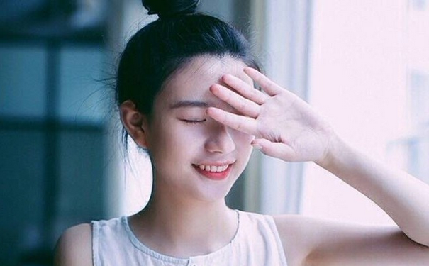 哪些坐姿是错误的？正确坐姿应