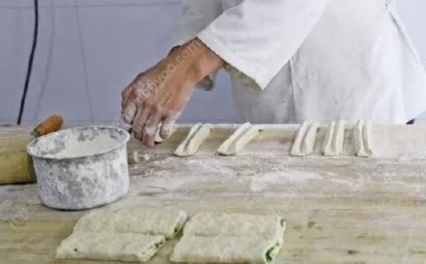 大叔靠卖烧饼攒了7套房，烧饼是怎样做出来的？(2)