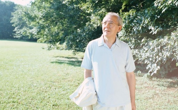 中老年人散步有什么好处？散步对于老人有哪些好处？(1)