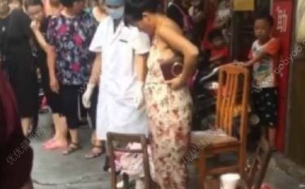 孕妇买菜时突然站着产下婴儿，生孩子前有什么预兆？(3)