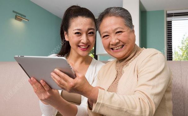 女子月子里被婆家赶出门，身无分文抱娃步行十几公里(4)