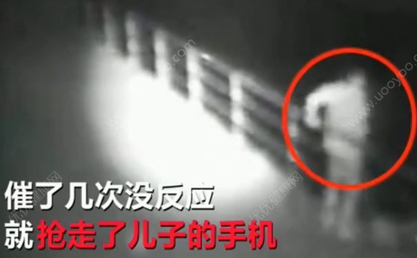 熊孩子当家人面跳河后游回家，家人被吓崩溃，熊孩子该怎么教育？(1)