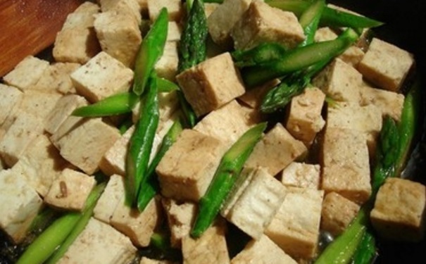芦笋滚豆腐的做法是什么？怎么烹饪芦笋滚豆腐最好吃？(1)