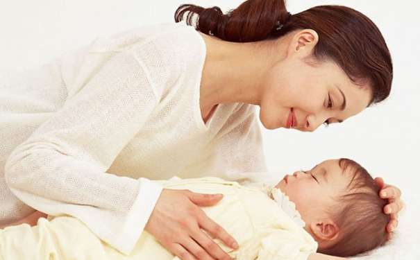 哺乳期中暑了吃什么食物？哺乳期中暑了该怎么办？(1)