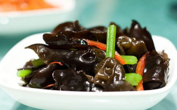 憋尿也容易变胖？爱吃调味料会