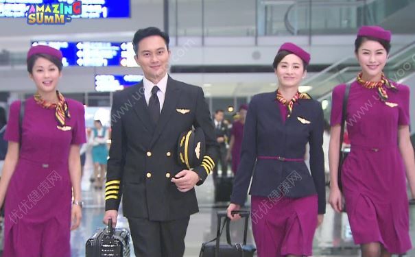 因体重超重太胖了，5名资深空服人员被炒鱿鱼(1)