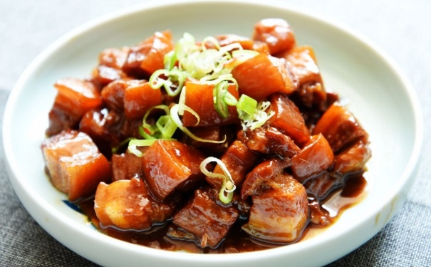 红烧肉的烹饪技巧是什么？怎样做红烧肉最好吃？(1)