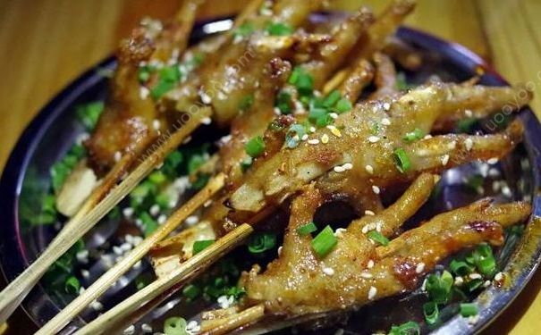 北大清华学霸合伙开烧烤店，烧