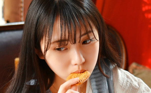 14岁女孩痛经怎么办？14岁痛经