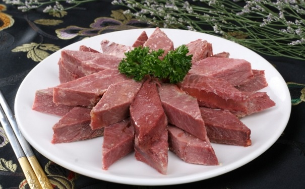 让牛肉变嫩的妙招有哪些？如何烹饪牛肉肉质鲜嫩可口？(1)