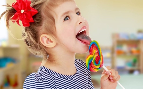 孩子吃糖太多会得什么病？孩子经常吃糖有哪些危害？(1)