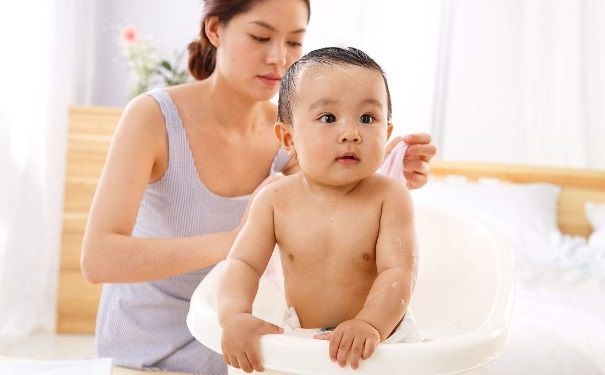 冬季宝宝洗澡如何预防感冒？冬季怎样正确给宝宝洗澡？(1)