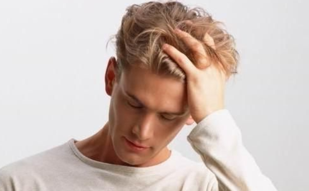 男人脱发是怎么回事？男人脱发该怎么治疗？(1)