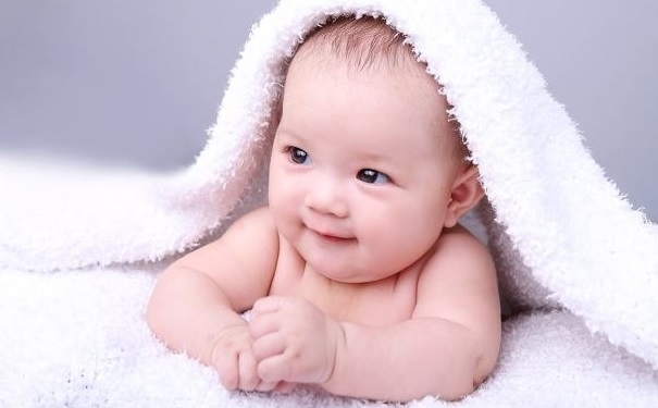 宝宝睡姿和健康有什么联系？如何从宝宝睡姿看出健康状况？(1)